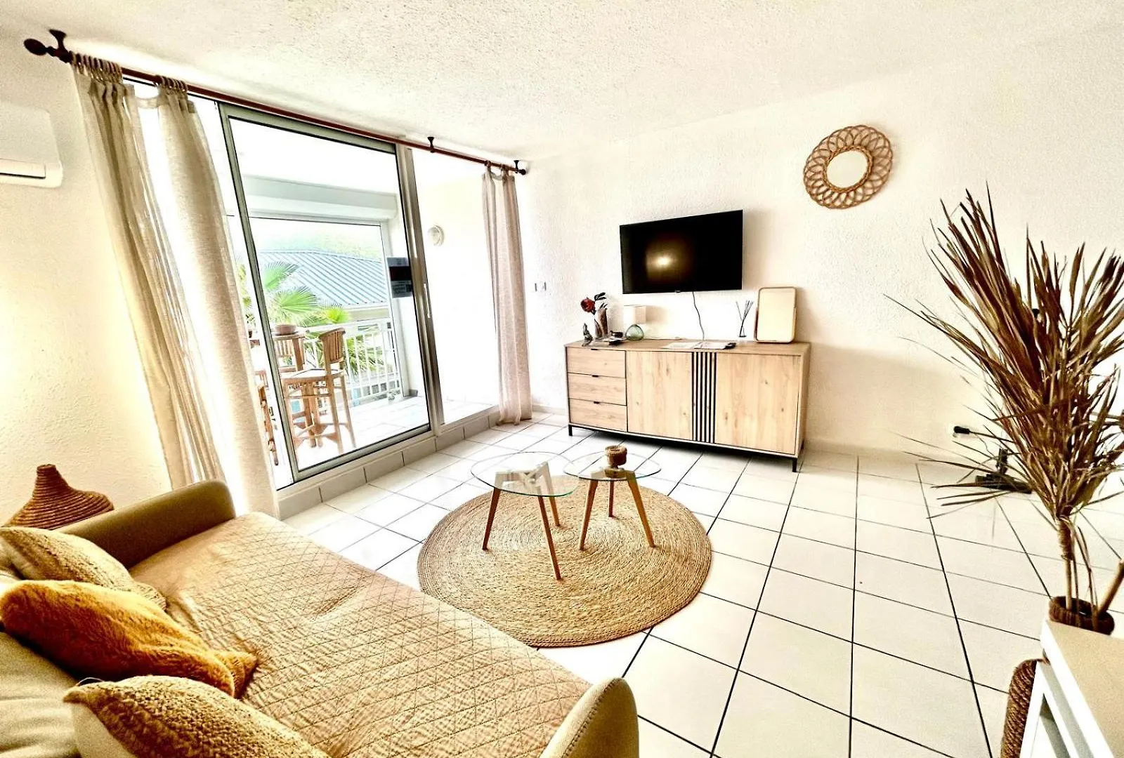 Cosy Studio, Mont Vernon Fews Steps From Orient Bay Beach クルドサック シント・マールテン