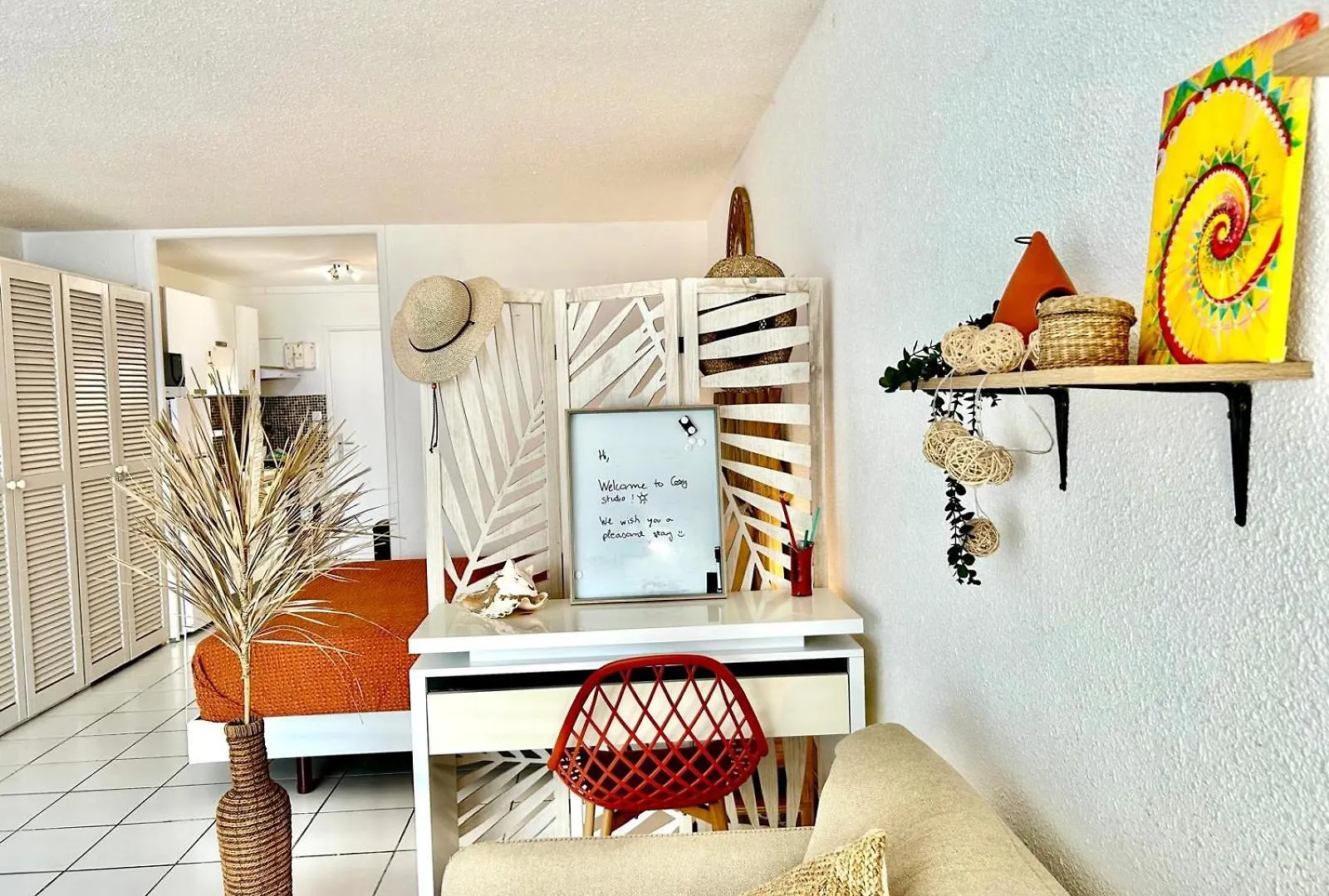 Cosy Studio, Mont Vernon Fews Steps From Orient Bay Beach Cul de Sac Apartment