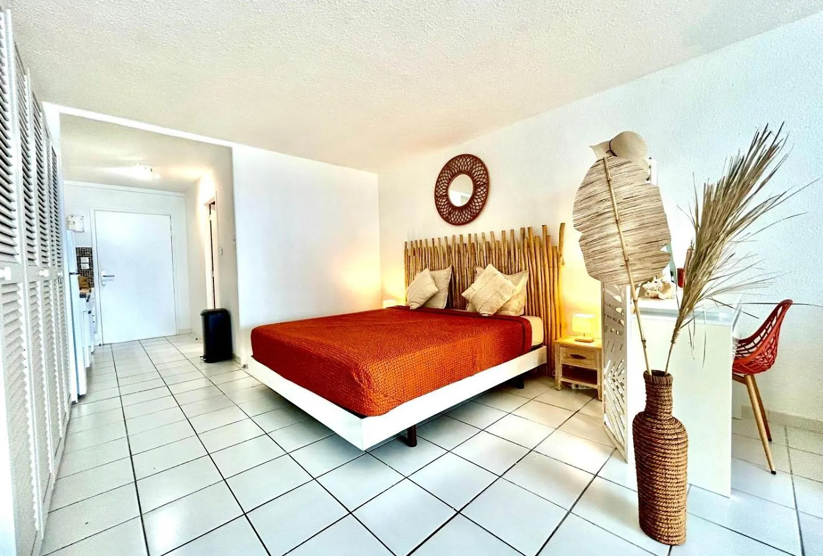 Cosy Studio, Mont Vernon Fews Steps From Orient Bay Beach Cul de Sac Apartment